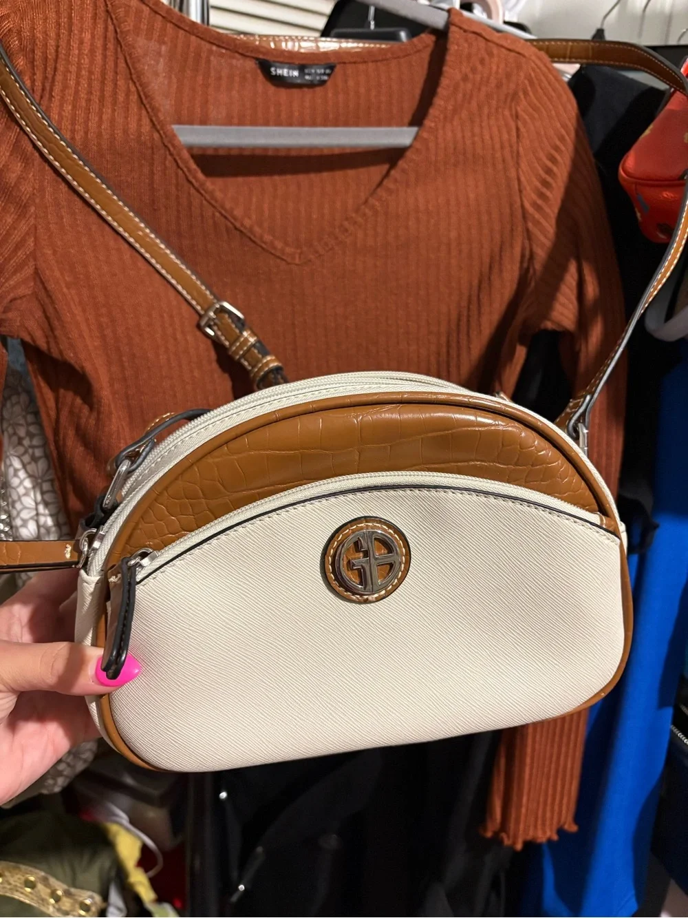 Gianni Bernini Stylish Crossbody Cream & Light Brown w/ Embossing Camera Bag - Picture 3 of 12